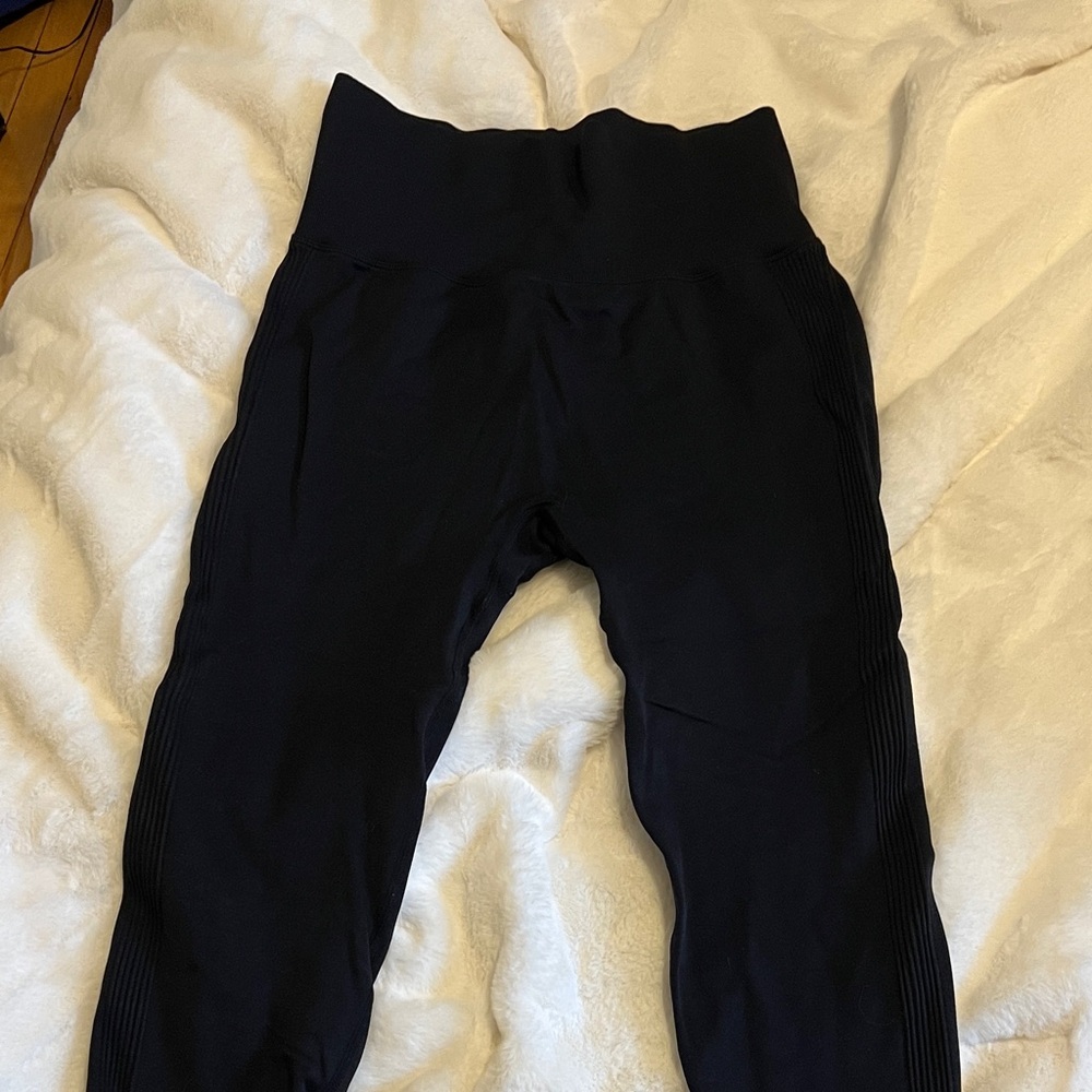Seamless compression scrunch butt leggings